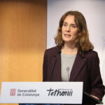 Jéssica Albiach parlant en una roda de premsa al Parlament de Catalunya.