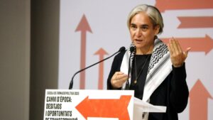 La exalcaldesa de Barcelona y presidenta de la Fundación Sentit Comú, Ada Colau, en la apertura de la Escuela de Formación Política 2025 (Jordi Bataller, ACN)